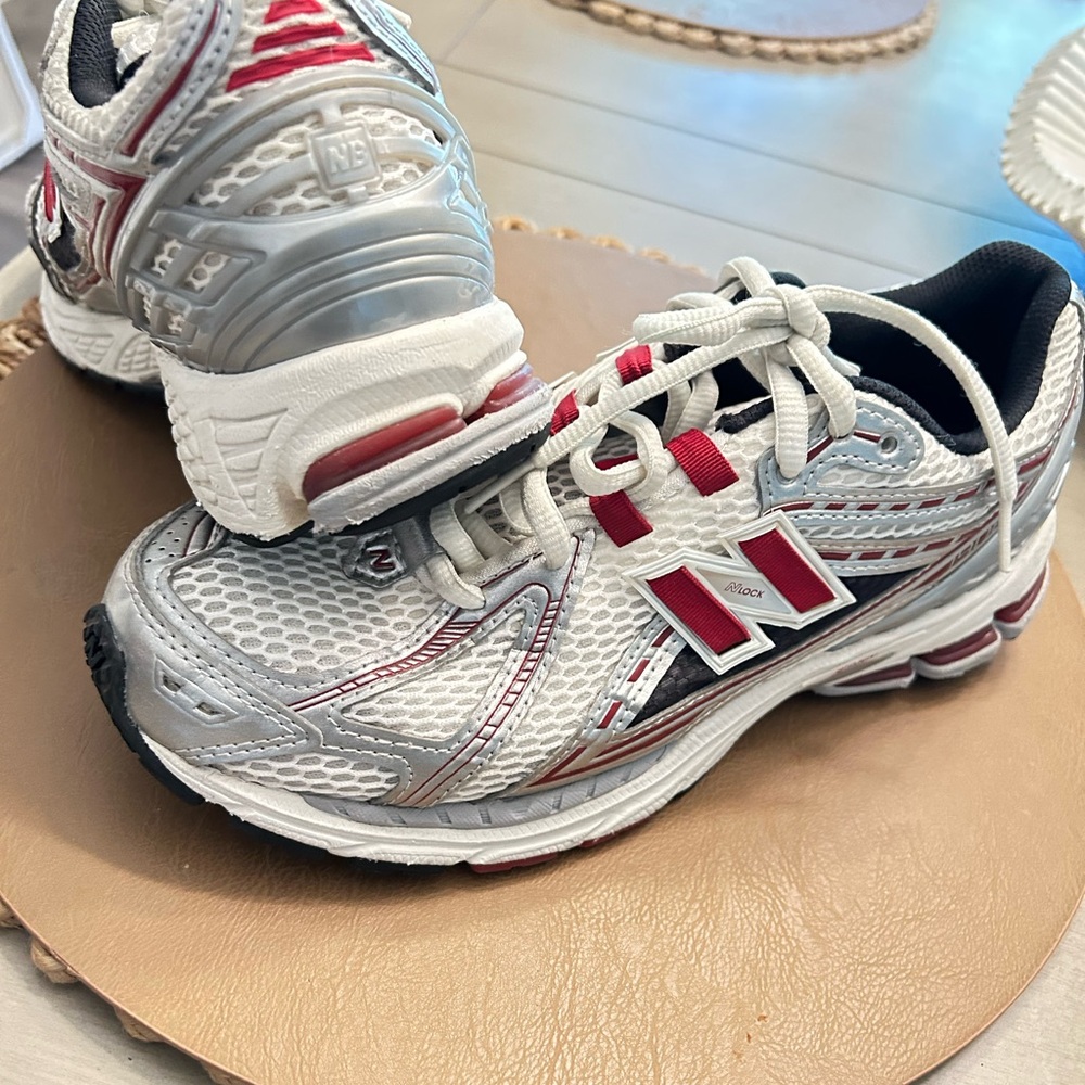 New Balance Size 9 Silver and Red Running Shoes